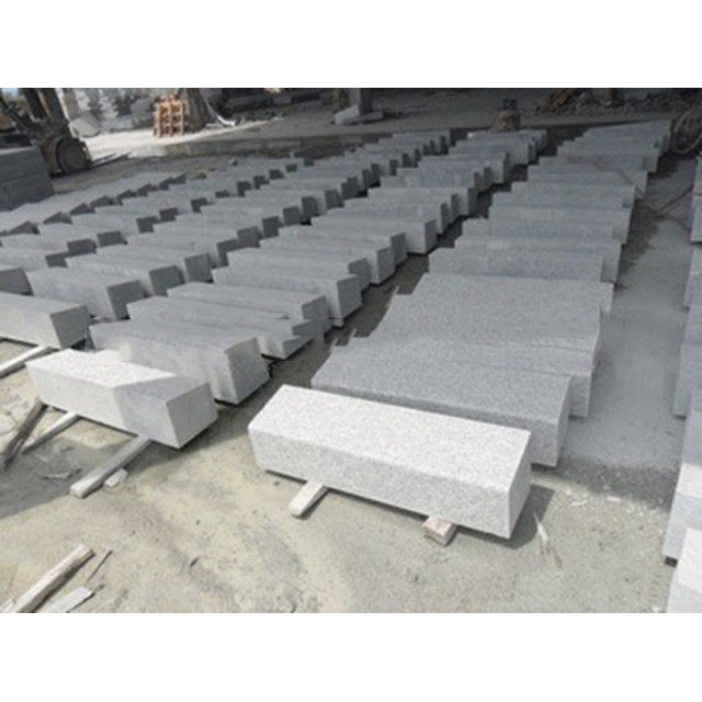 Original product photo — Light Grey Natural Granite Textured Kerbstone – Ref. 22930 — reference 22930 — view 1