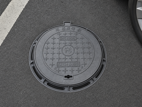 Application visualisation — EN 124 D400-Marked Round Cast Iron Manhole Cover and Frame; original product photo and approved sample control